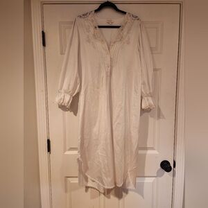 Vintage Barbizon white lace trim nightgown M